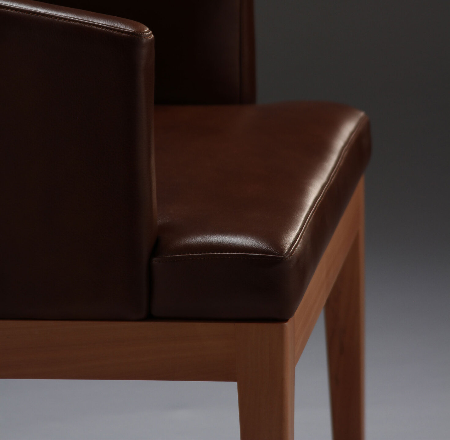 SillÃ³n, muebles, interior, resto, sala de, apoyabrazos, silla, asiento, Inicio, cÃ³modo, sofÃ¡, apoyo, decoraciÃ³n, moderno, LÃ¡mpara, vida, Casa, diseÃ±o, sofÃ¡, tabla, confort, estilo, piso, dispositivo de, relajarse, lujo, madera, Apartamento, pared, almohada