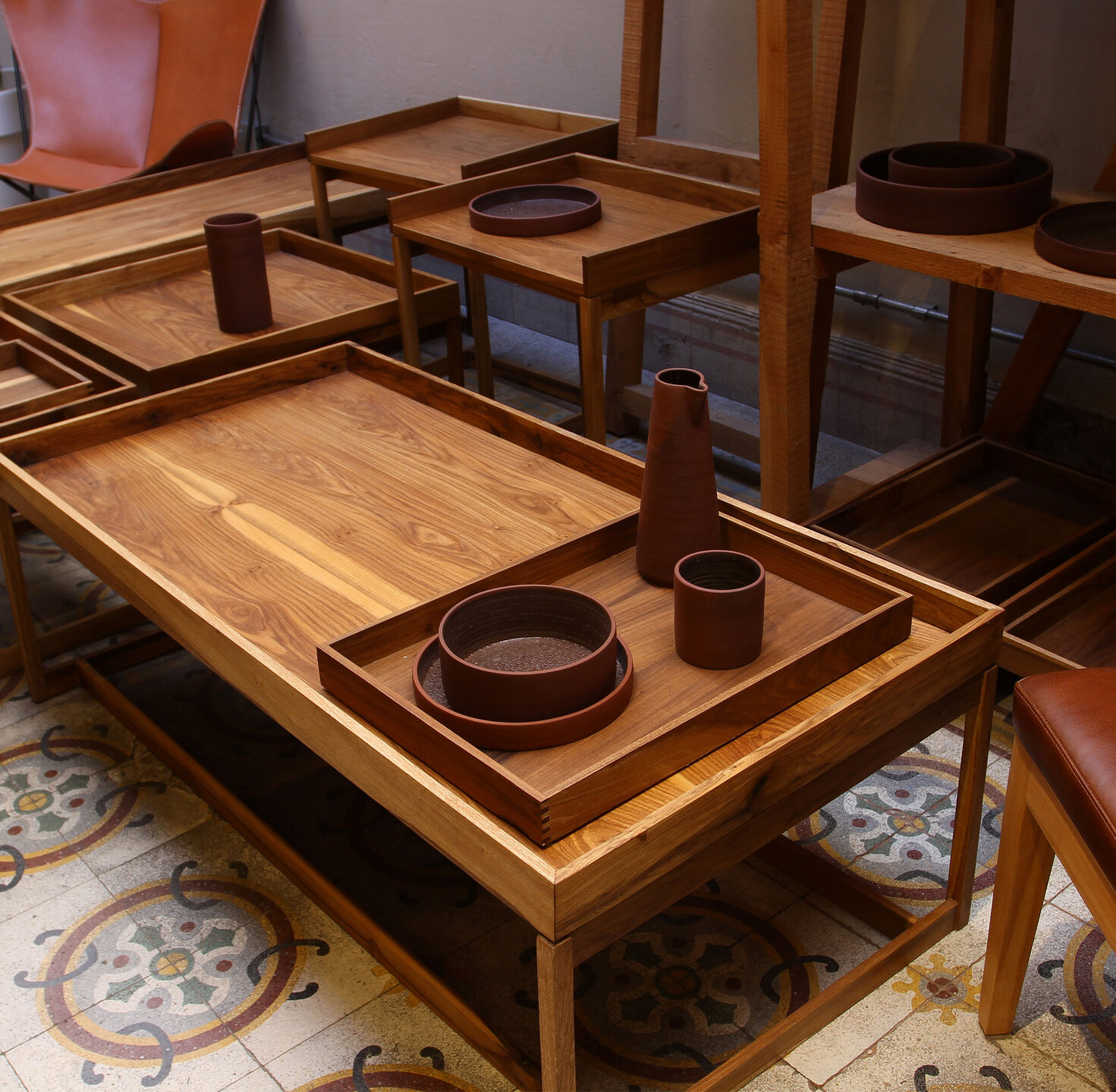 tabla, mesa de comedor, muebles, objetos de decoraciÃ³n