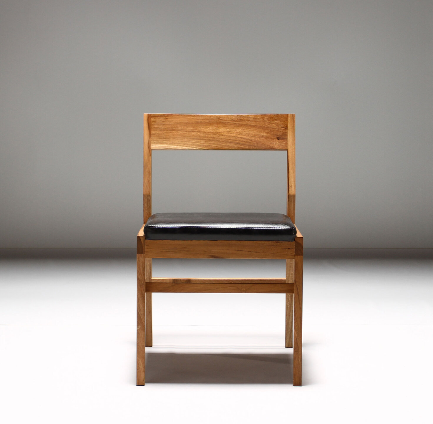 Hardwood, Natural material, Wood stain, Plywood